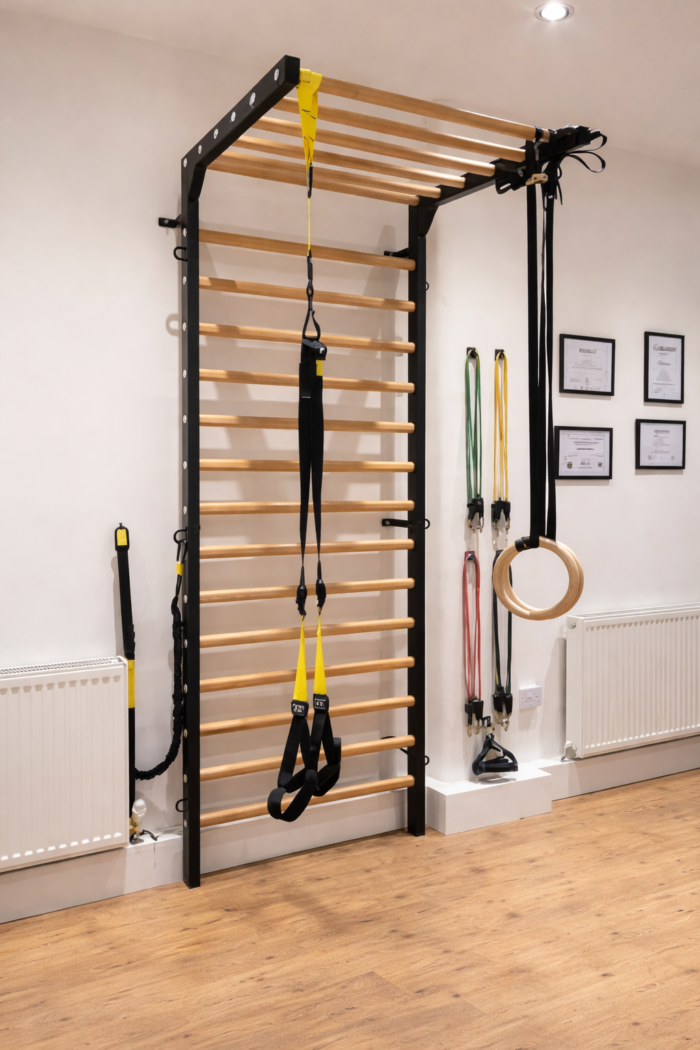 סולם שוודי עם תחנת אימון משולבת