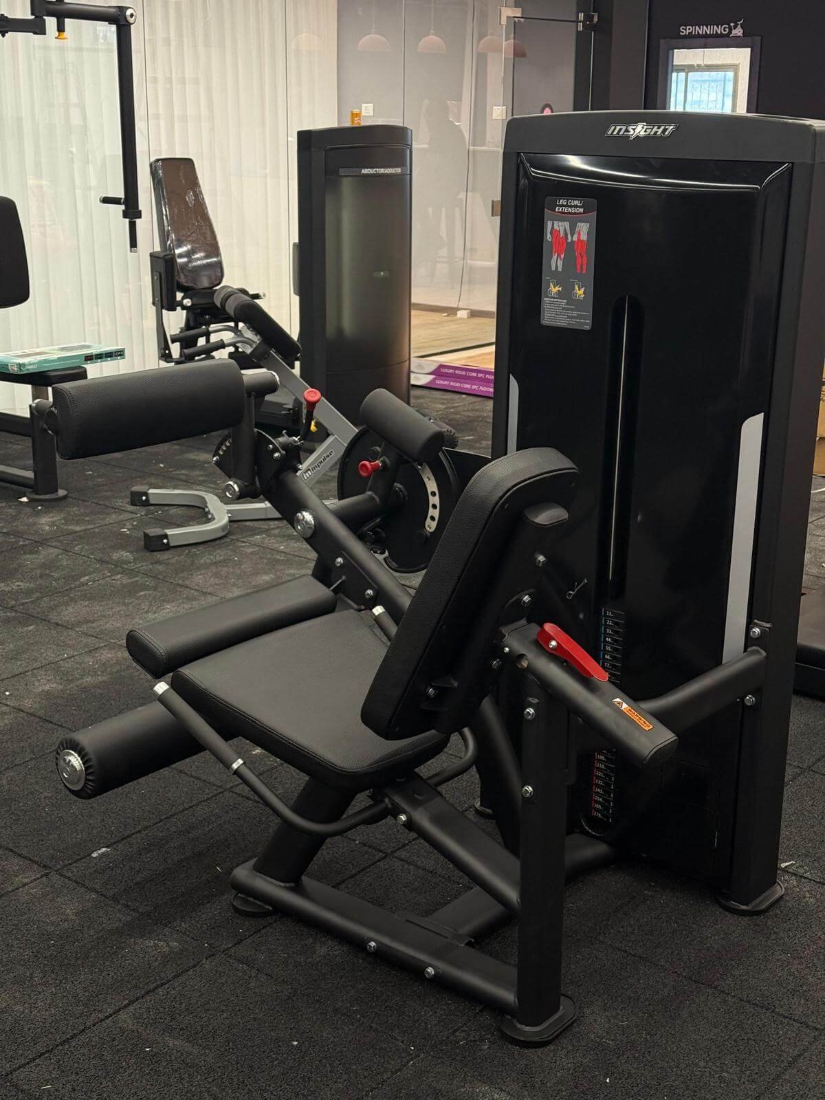 מכשיר אימון רגליים משולב – Leg Extension & Leg Curl מתוג INSIGHT – תמונה 3